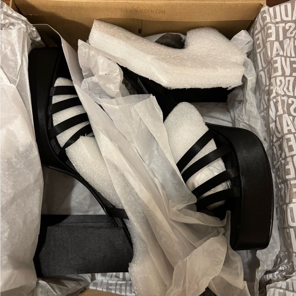 STEVE MADDEN Disco Platform Sandal in Black *New In Box - Picture 10 of 10